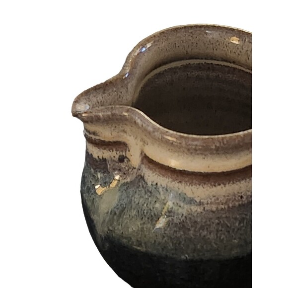 Pottery Pinched Spout Creamer Pitcher Sand Painted Hand Thrown Artist Signed 4" - Picture 2 of 9